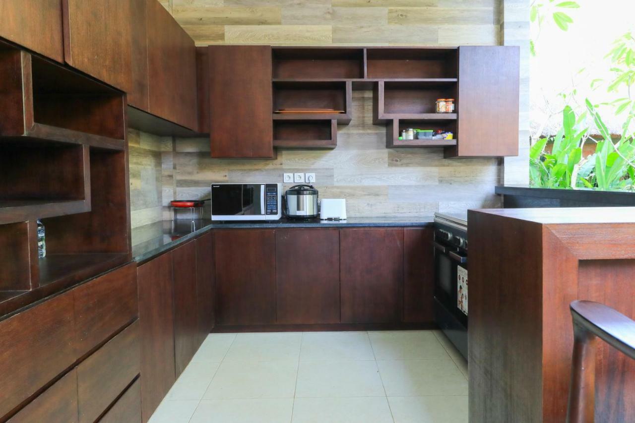 The Laras Villa Jimbaran  Exterior photo